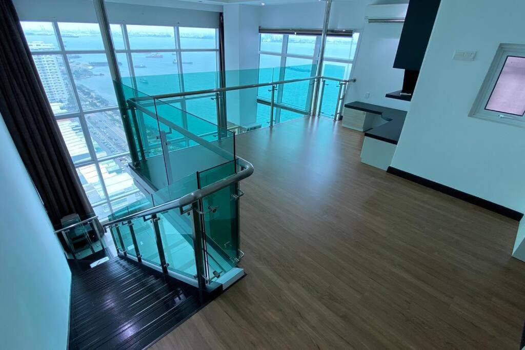 Jelutong The Maritime Suite @ Panoramic Duplex 海景の家 מראה חיצוני תמונה
